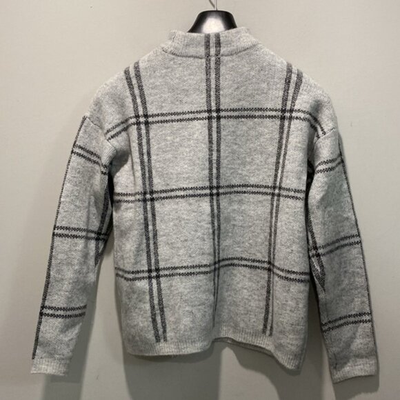 Belldini Gray Plaid Crew Neck Sweater size Small - Picture 10 of 14